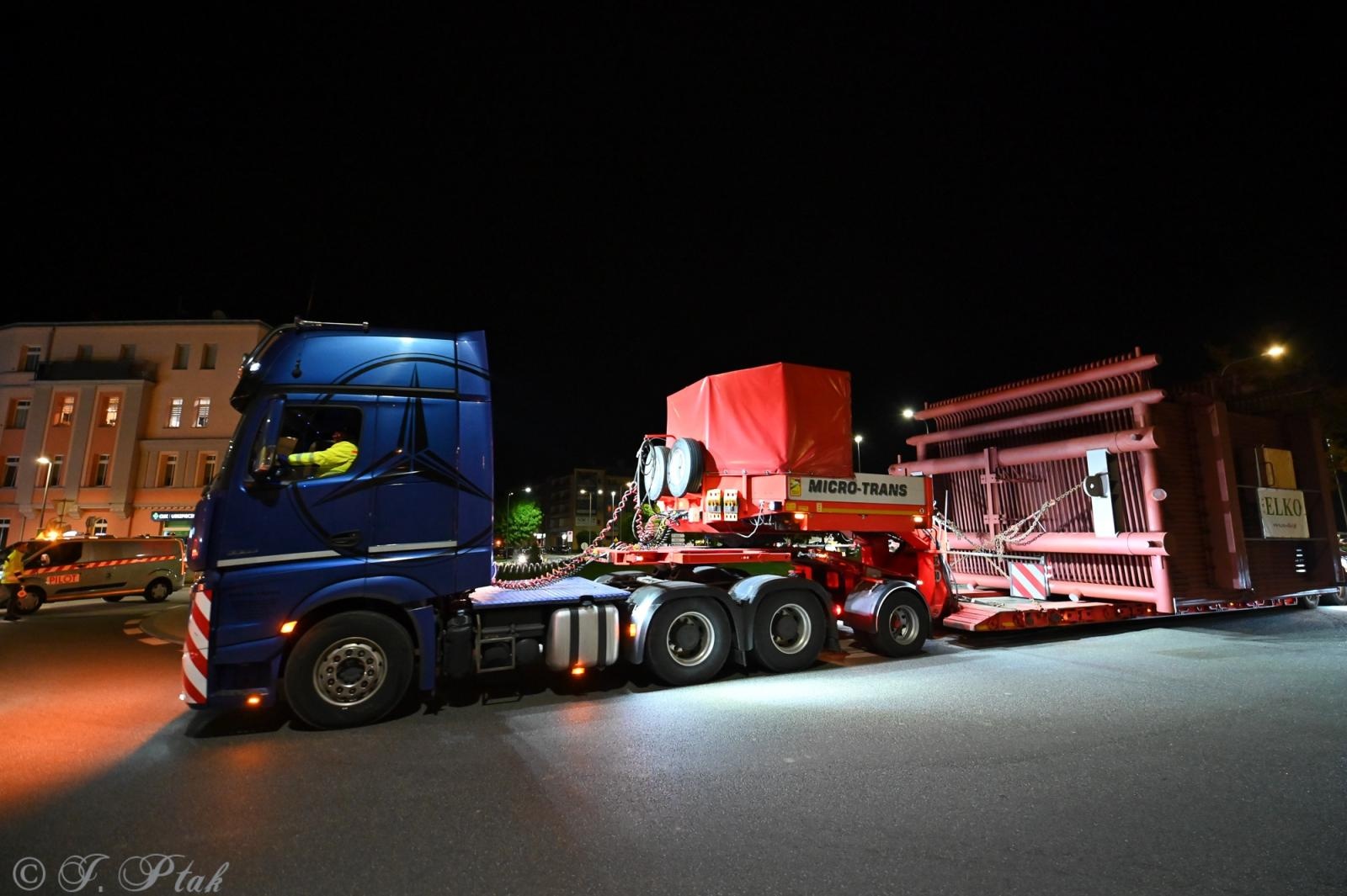 Zdjęcie w galerii na portalu naszraciborz.pl: Transport jak za najlepszych lat Rafako. ZRE ELKO wysłało do Niemiec gigantyczne elementy kotła wiadomości z regionu