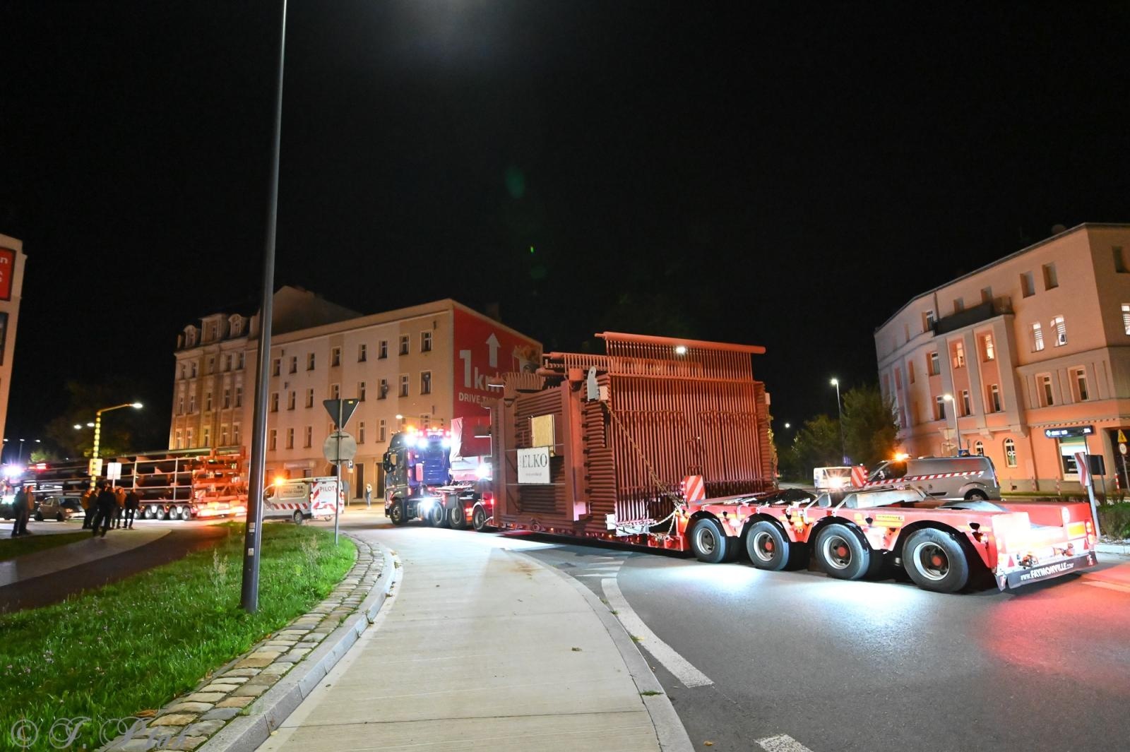 Zdjęcie w galerii na portalu naszraciborz.pl: Transport jak za najlepszych lat Rafako. ZRE ELKO wysłało do Niemiec gigantyczne elementy kotła wiadomości z regionu