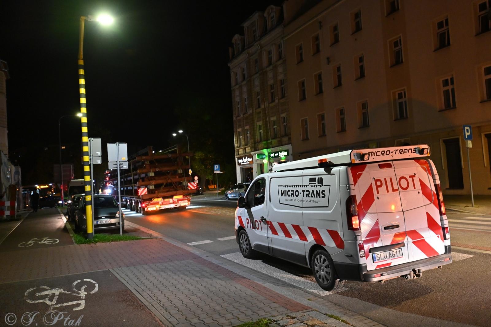 Zdjęcie w galerii na portalu naszraciborz.pl: Transport jak za najlepszych lat Rafako. ZRE ELKO wysłało do Niemiec gigantyczne elementy kotła wiadomości z regionu