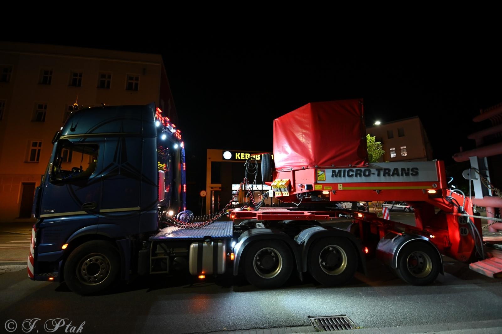 Zdjęcie w galerii na portalu naszraciborz.pl: Transport jak za najlepszych lat Rafako. ZRE ELKO wysłało do Niemiec gigantyczne elementy kotła wiadomości z regionu