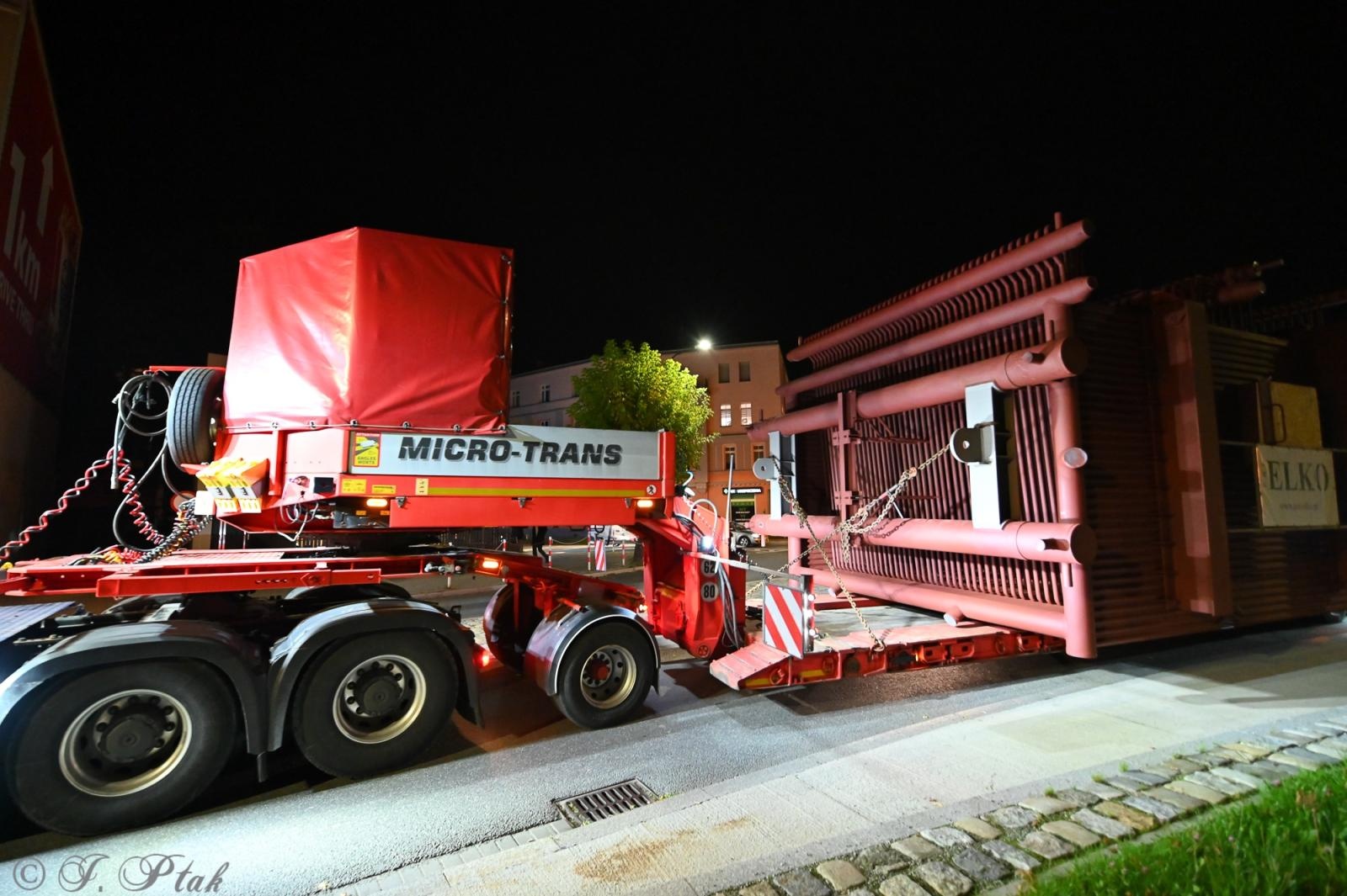 Zdjęcie w galerii na portalu naszraciborz.pl: Transport jak za najlepszych lat Rafako. ZRE ELKO wysłało do Niemiec gigantyczne elementy kotła wiadomości z regionu