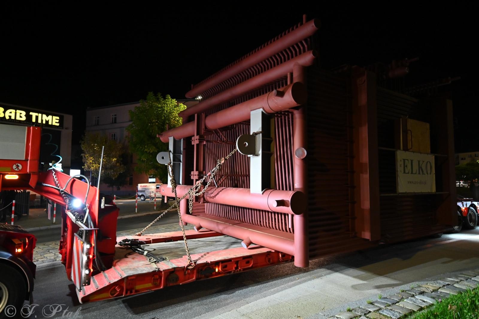 Zdjęcie w galerii na portalu naszraciborz.pl: Transport jak za najlepszych lat Rafako. ZRE ELKO wysłało do Niemiec gigantyczne elementy kotła wiadomości z regionu