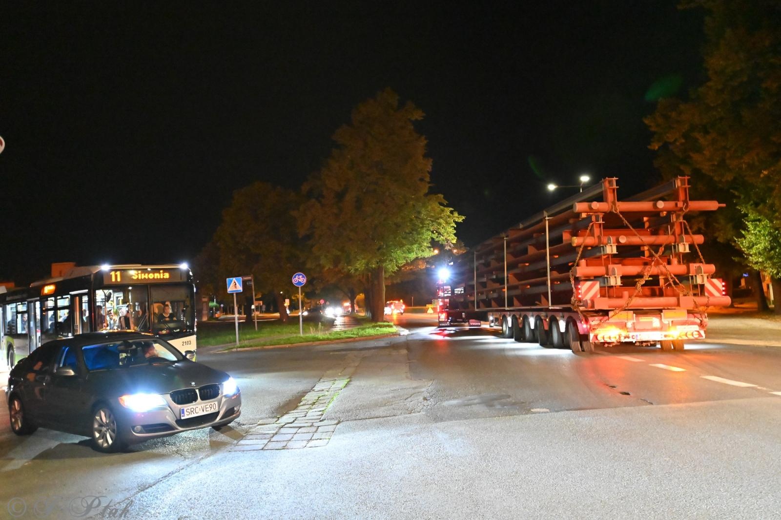 Zdjęcie w galerii na portalu naszraciborz.pl: Transport jak za najlepszych lat Rafako. ZRE ELKO wysłało do Niemiec gigantyczne elementy kotła wiadomości z regionu