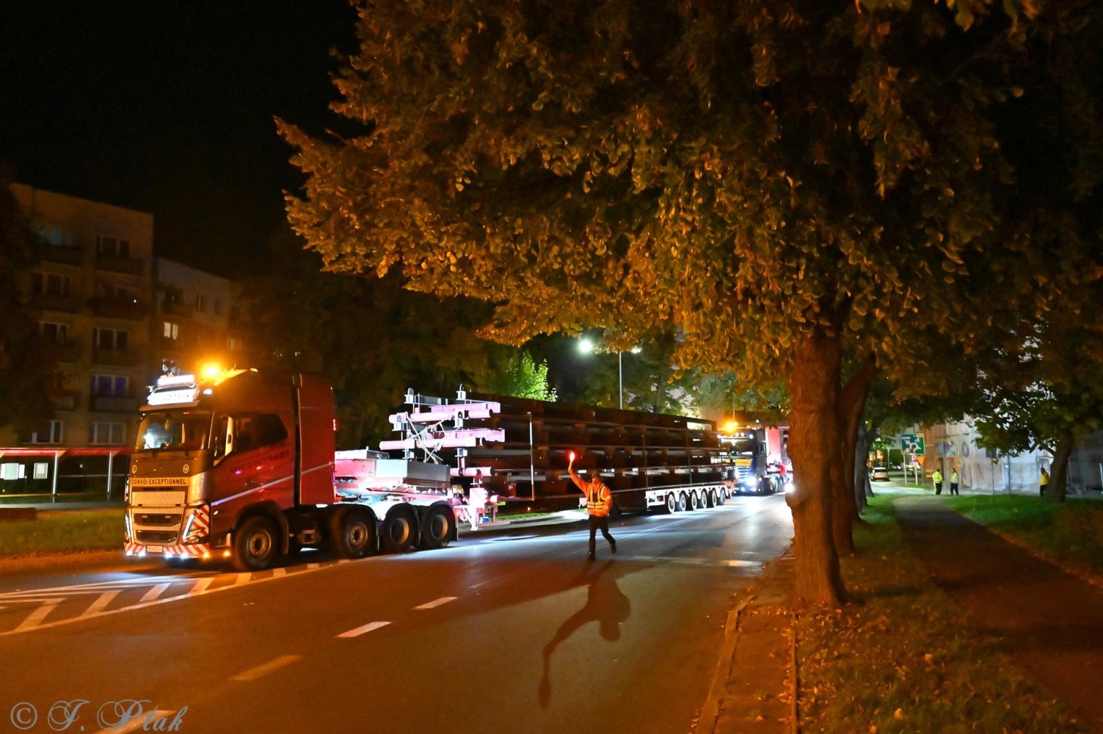 Zdjęcie w galerii na portalu naszraciborz.pl: Transport jak za najlepszych lat Rafako. ZRE ELKO wysłało do Niemiec gigantyczne elementy kotła wiadomości z regionu