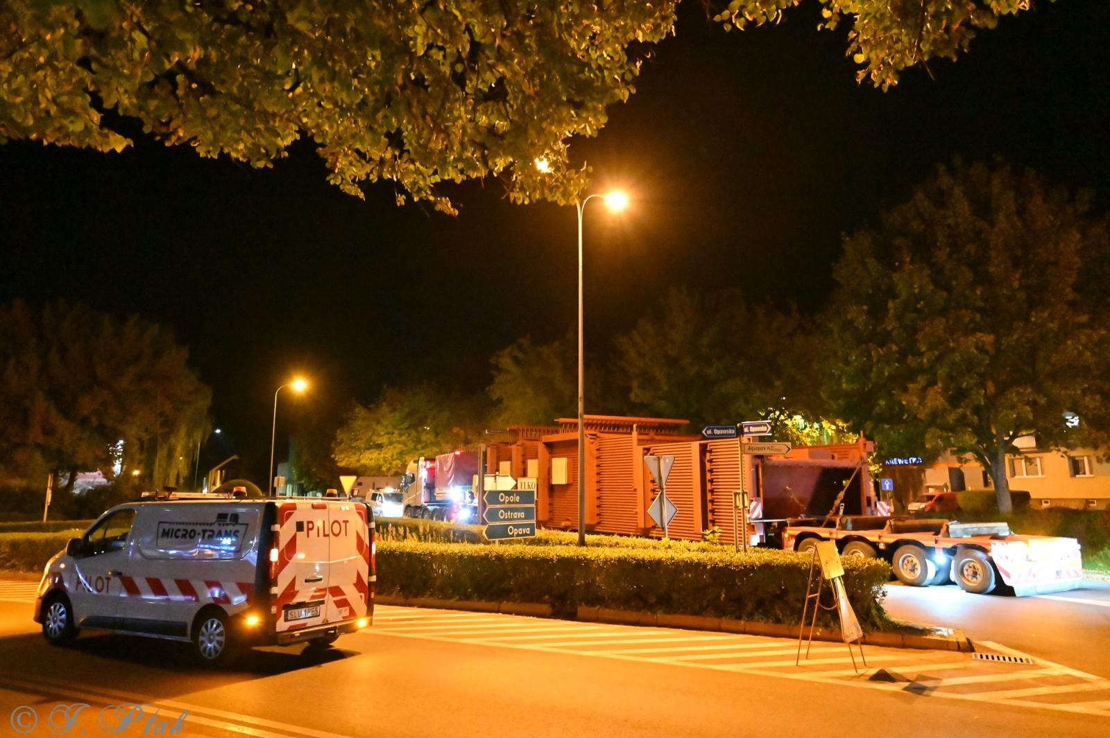 Zdjęcie w galerii na portalu naszraciborz.pl: Transport jak za najlepszych lat Rafako. ZRE ELKO wysłało do Niemiec gigantyczne elementy kotła wiadomości z regionu