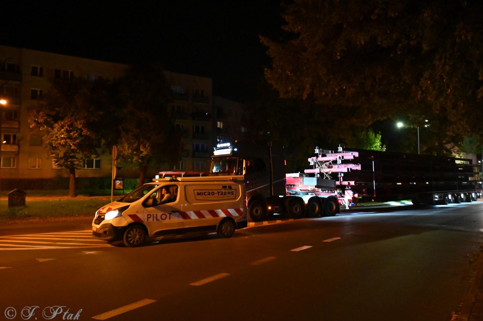 Zdjęcie w galerii na portalu naszraciborz.pl: Transport jak za najlepszych lat Rafako. ZRE ELKO wysłało do Niemiec gigantyczne elementy kotła wiadomości z regionu