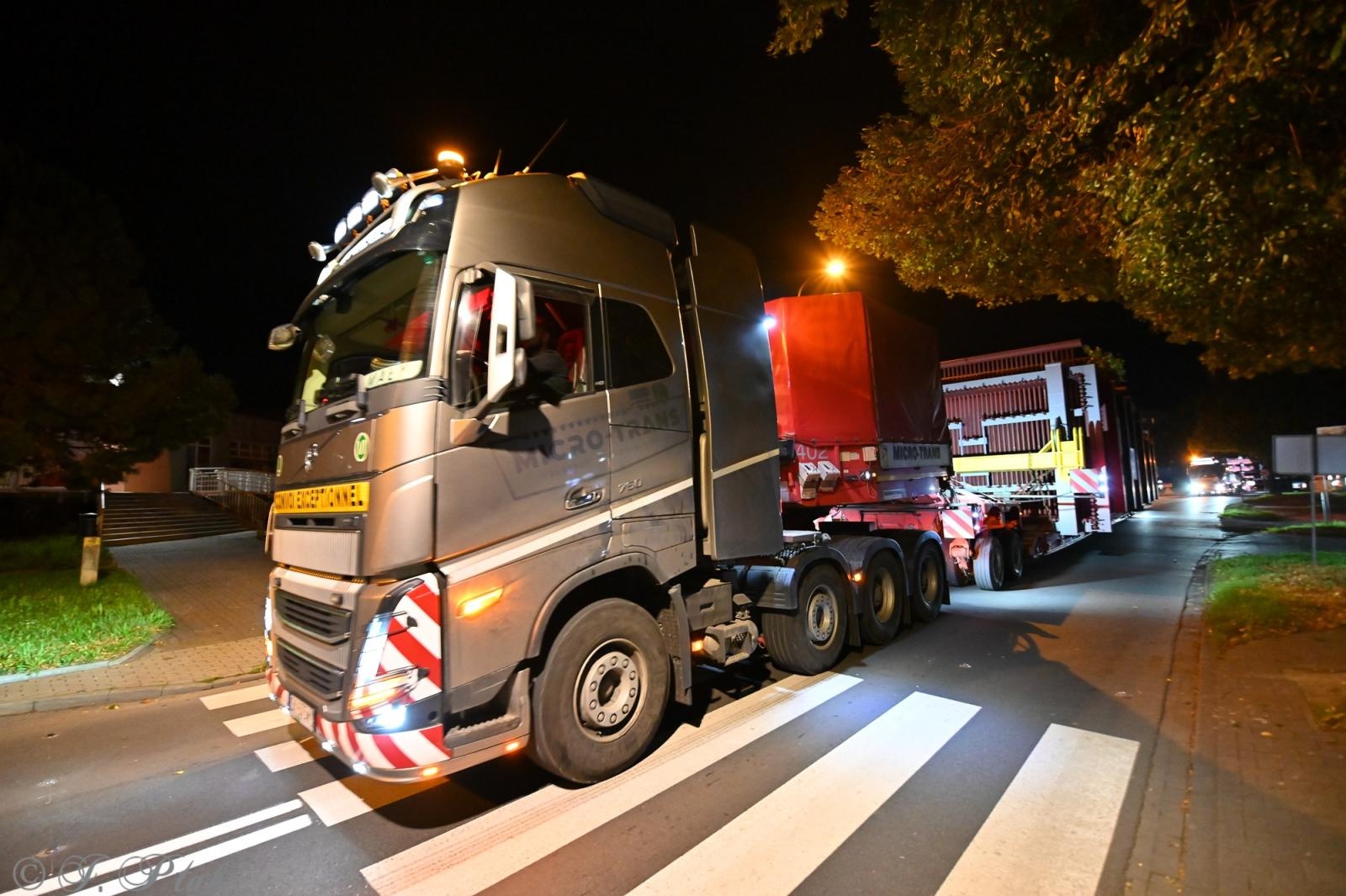 Zdjęcie w galerii na portalu naszraciborz.pl: Transport jak za najlepszych lat Rafako. ZRE ELKO wysłało do Niemiec gigantyczne elementy kotła wiadomości z regionu