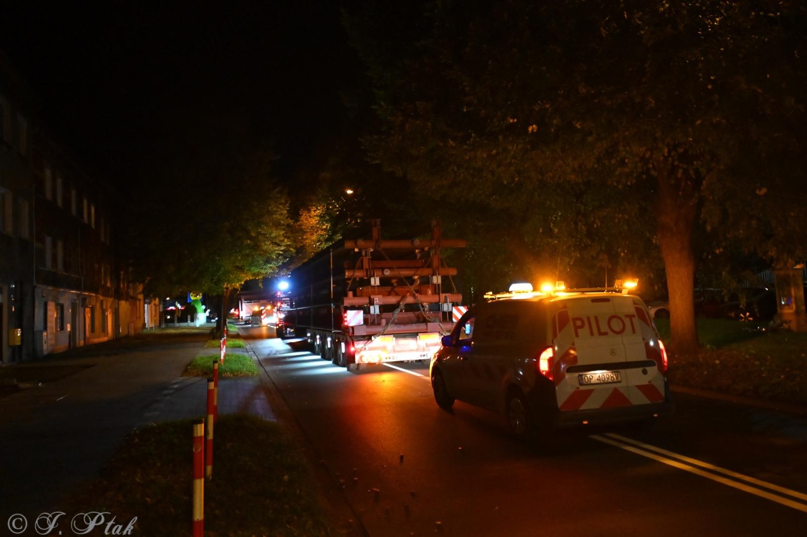 Zdjęcie w galerii na portalu naszraciborz.pl: Transport jak za najlepszych lat Rafako. ZRE ELKO wysłało do Niemiec gigantyczne elementy kotła wiadomości z regionu