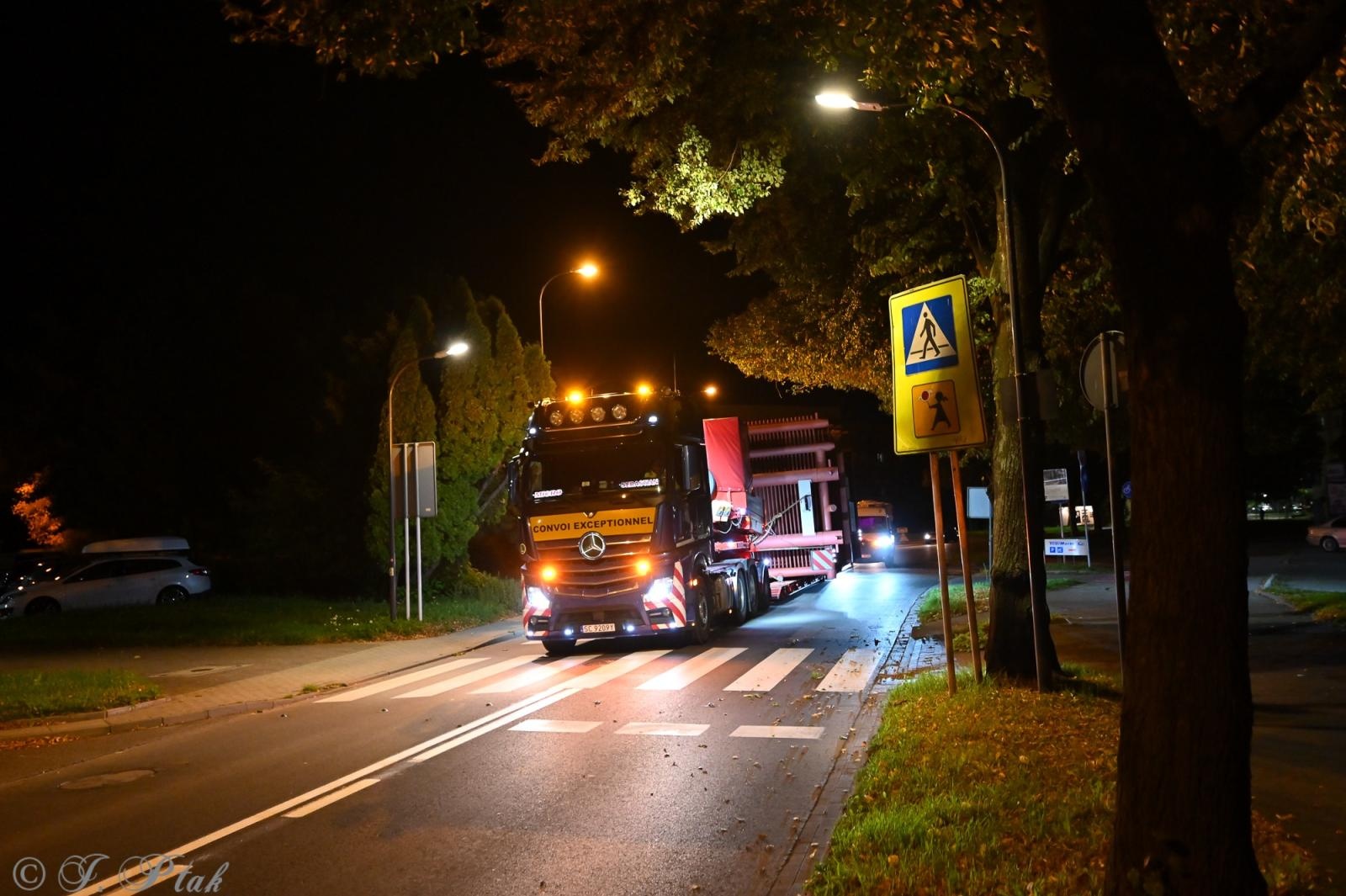 Zdjęcie w galerii na portalu naszraciborz.pl: Transport jak za najlepszych lat Rafako. ZRE ELKO wysłało do Niemiec gigantyczne elementy kotła wiadomości z regionu