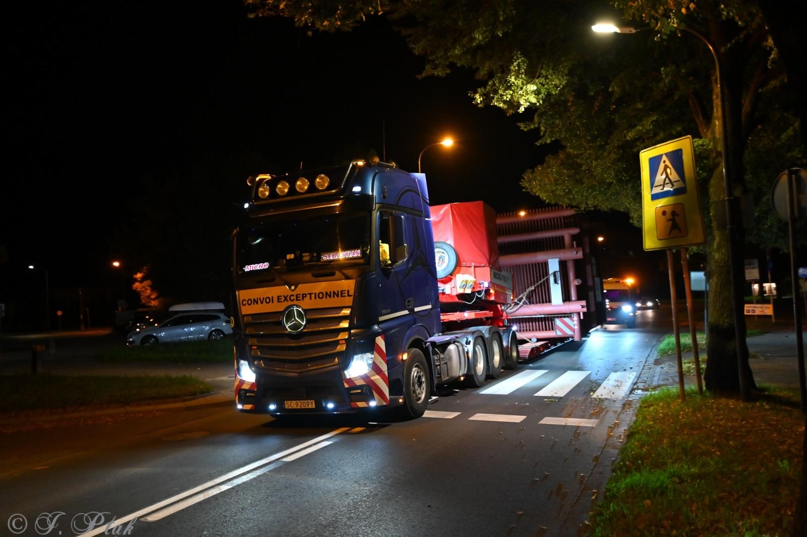 Zdjęcie w galerii na portalu naszraciborz.pl: Transport jak za najlepszych lat Rafako. ZRE ELKO wysłało do Niemiec gigantyczne elementy kotła wiadomości z regionu