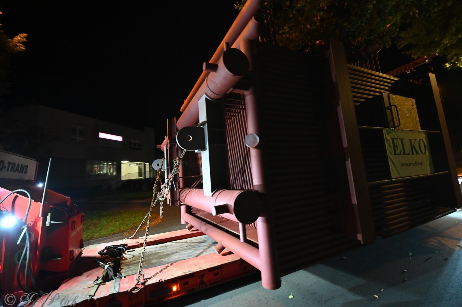 Zdjęcie w galerii na portalu naszraciborz.pl: Transport jak za najlepszych lat Rafako. ZRE ELKO wysłało do Niemiec gigantyczne elementy kotła wiadomości z regionu