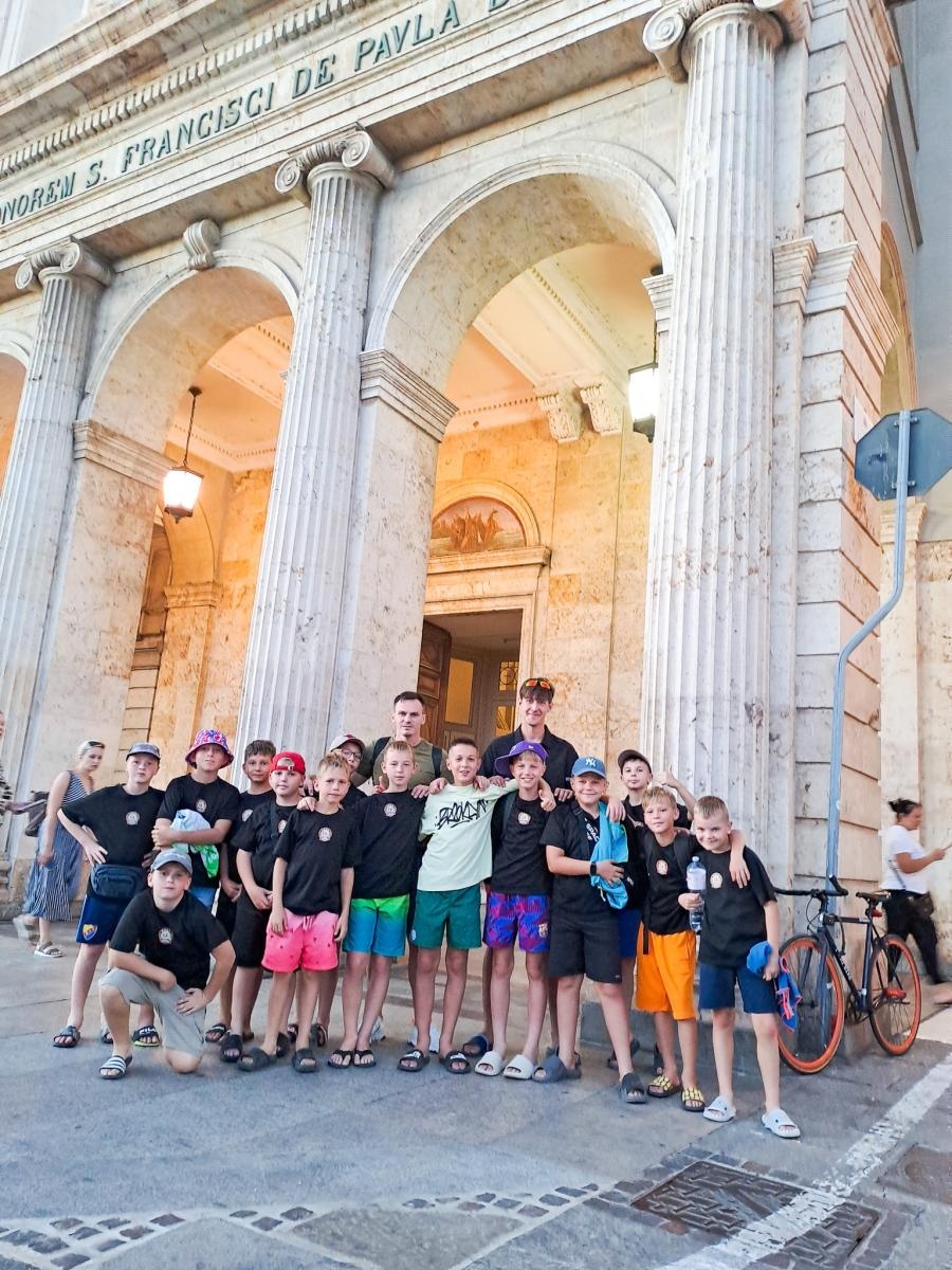 Zdjęcie w galerii na portalu naszraciborz.pl: Młodziki z Nędzy na Sardynii – sportowa rywalizacja i niezapomniana przygoda wiadomości z regionu