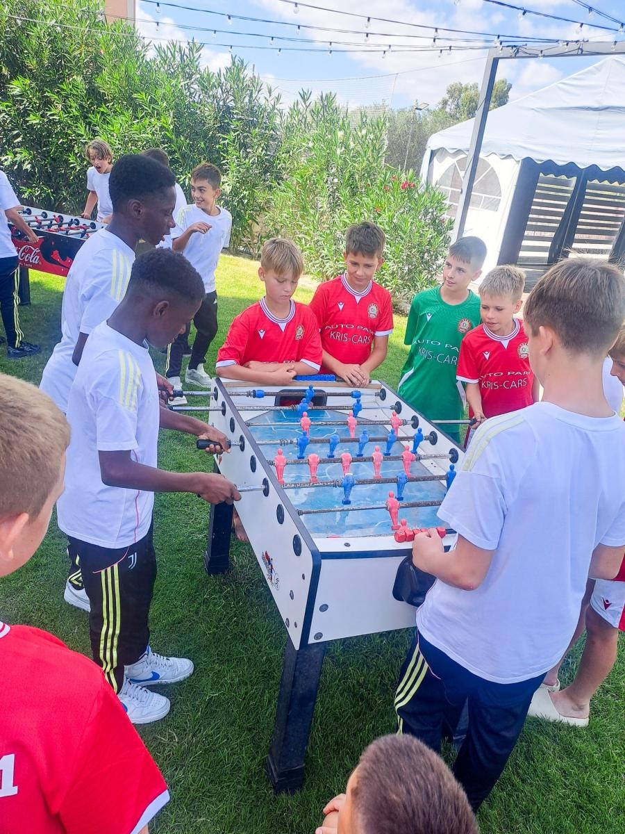 Zdjęcie w galerii na portalu naszraciborz.pl: Młodziki z Nędzy na Sardynii – sportowa rywalizacja i niezapomniana przygoda wiadomości z regionu