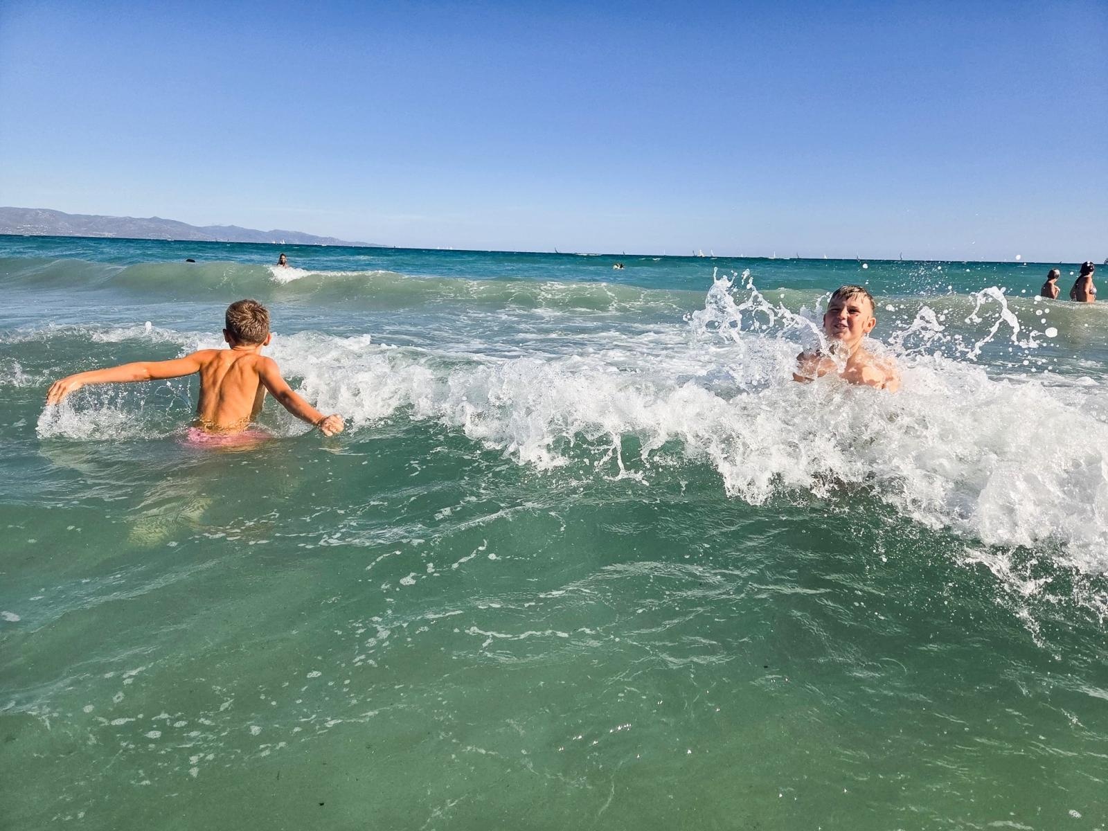 Zdjęcie w galerii na portalu naszraciborz.pl: Młodziki z Nędzy na Sardynii – sportowa rywalizacja i niezapomniana przygoda wiadomości z regionu