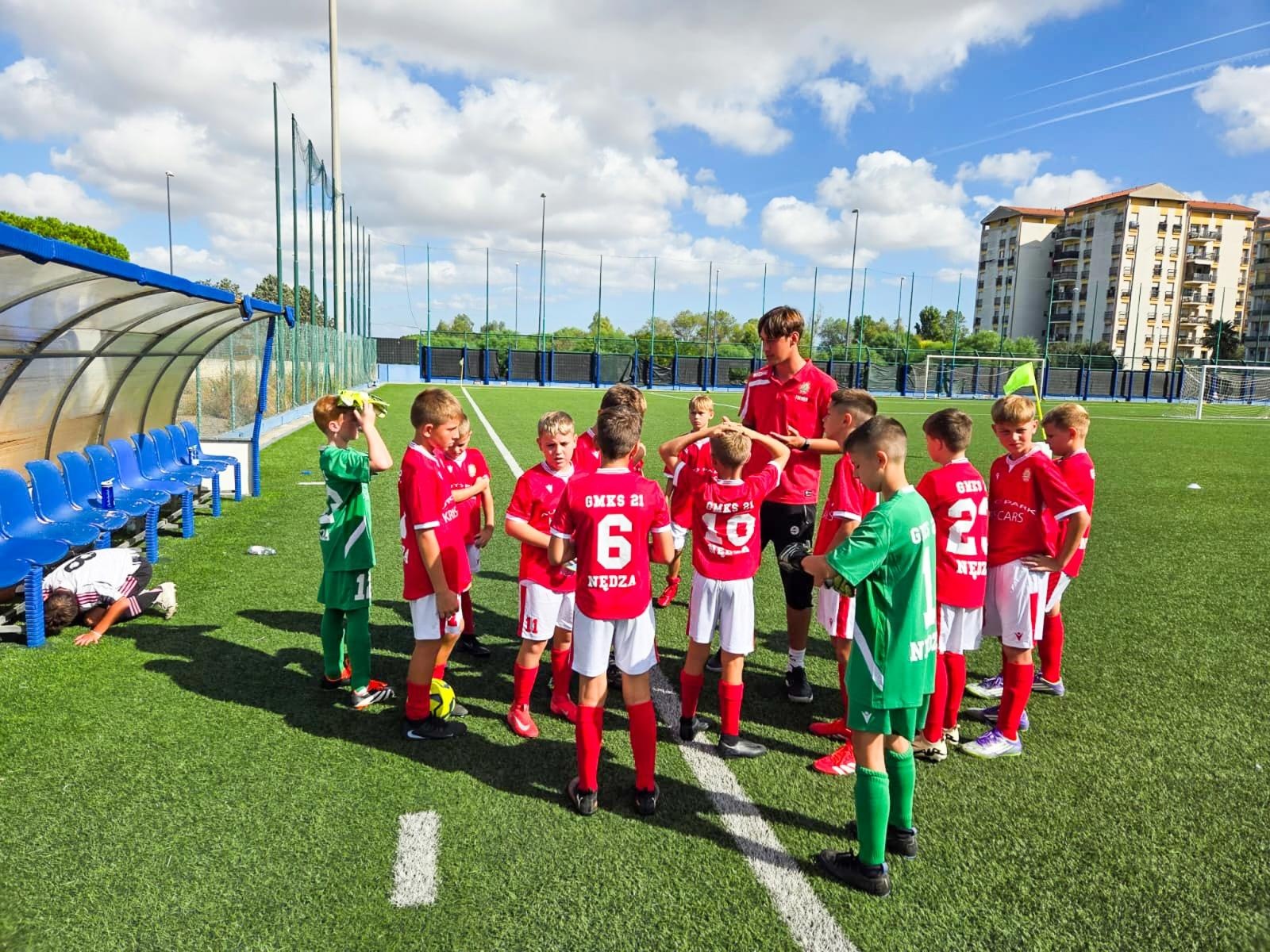Zdjęcie w galerii na portalu naszraciborz.pl: Młodziki z Nędzy na Sardynii – sportowa rywalizacja i niezapomniana przygoda wiadomości z regionu