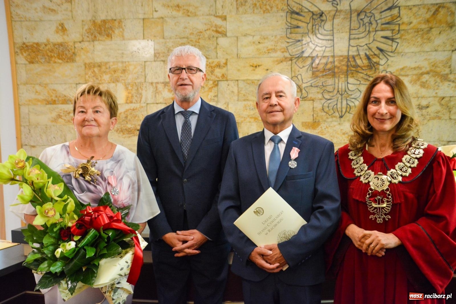Zdjęcie w galerii na portalu naszraciborz.pl: Złote gody w Raciborzu – medale za długoletnie pożycie małżeńskie [FOTO i WIDEO] wiadomości z regionu