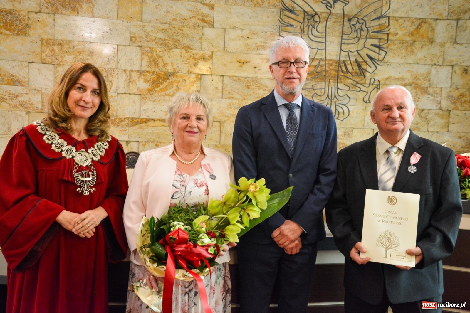 Zdjęcie w galerii na portalu naszraciborz.pl: Złote gody w Raciborzu – medale za długoletnie pożycie małżeńskie [FOTO i WIDEO] wiadomości z regionu