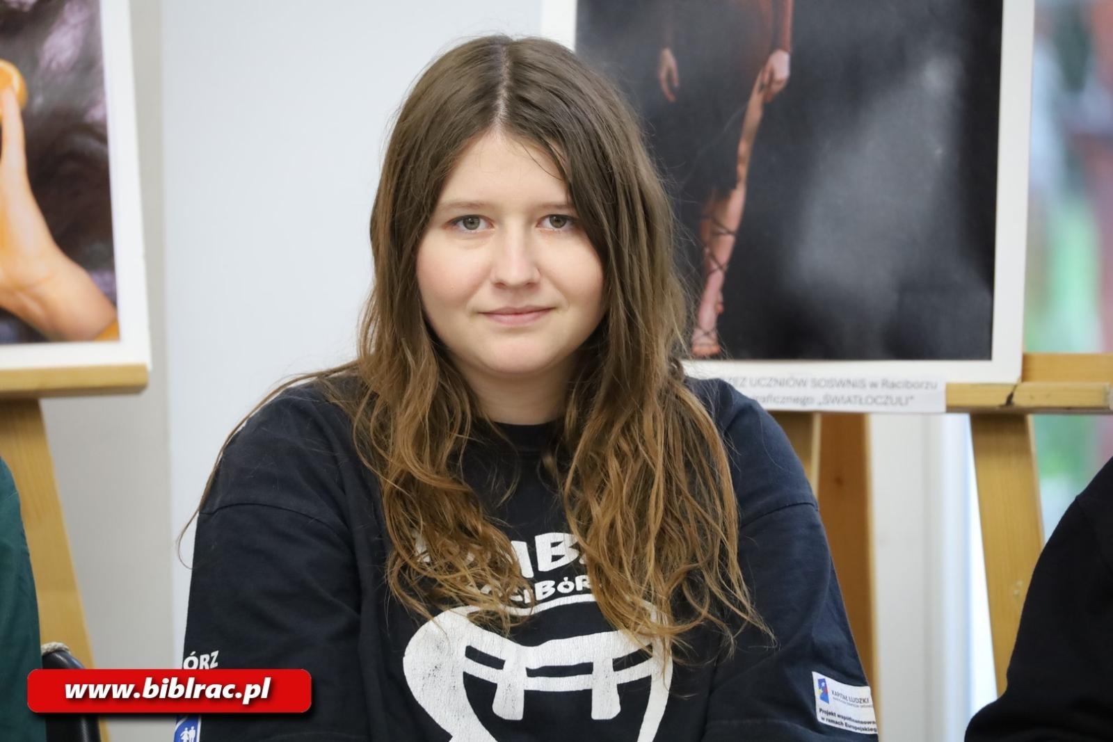 Zdjęcie w galerii na portalu naszraciborz.pl: Bo W DUECIE jest najlepiej! W bibliotece otwarto nową wystawę wiadomości z regionu