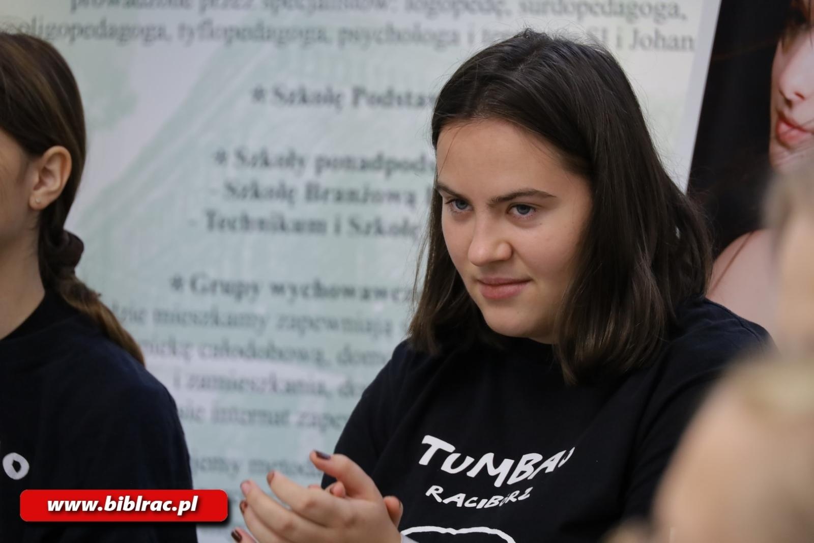 Zdjęcie w galerii na portalu naszraciborz.pl: Bo W DUECIE jest najlepiej! W bibliotece otwarto nową wystawę wiadomości z regionu