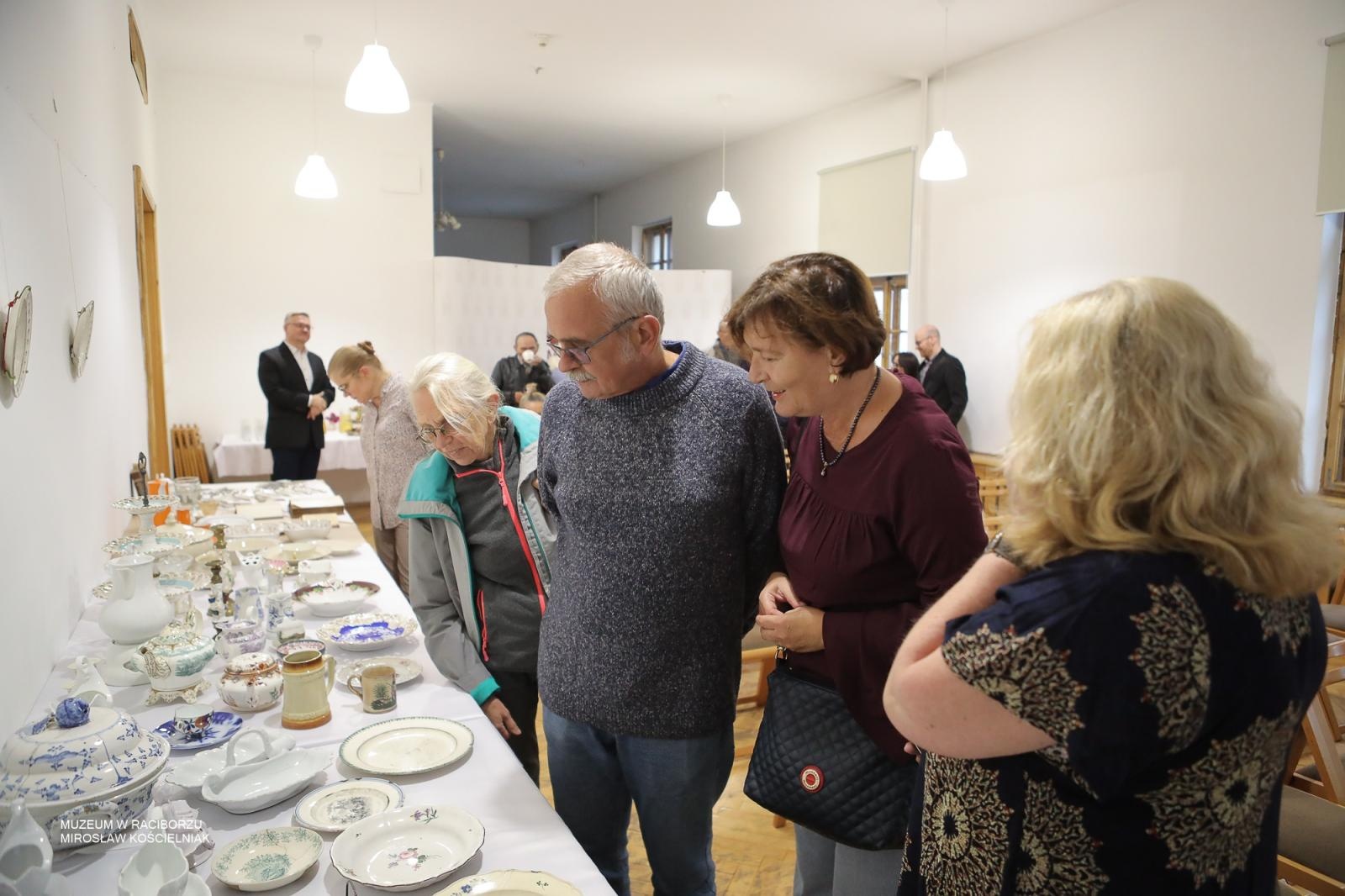 Zdjęcie w galerii na portalu naszraciborz.pl: Wokół stołu – czwartkowe spotkanie w Muzeum w Raciborzu za nami wiadomości z regionu