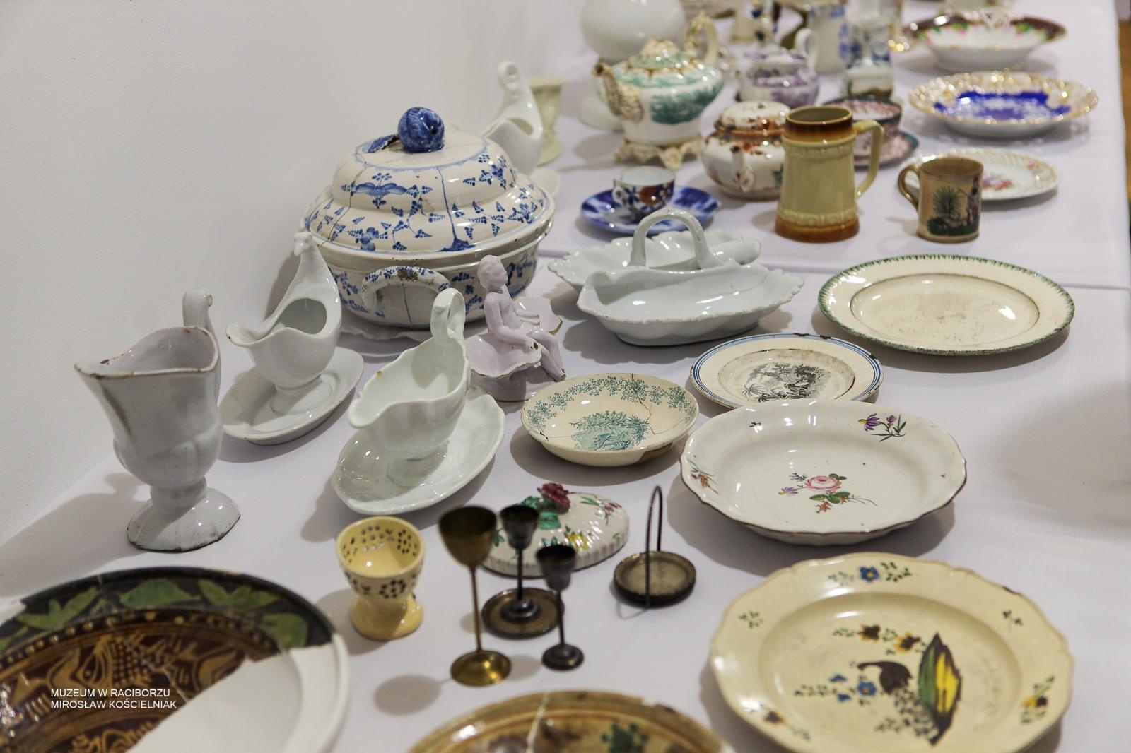 Zdjęcie w galerii na portalu naszraciborz.pl: Wokół stołu – czwartkowe spotkanie w Muzeum w Raciborzu za nami wiadomości z regionu