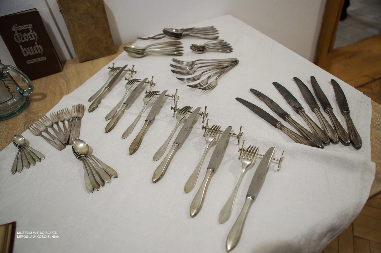 Zdjęcie w galerii na portalu naszraciborz.pl: Wokół stołu – czwartkowe spotkanie w Muzeum w Raciborzu za nami wiadomości z regionu