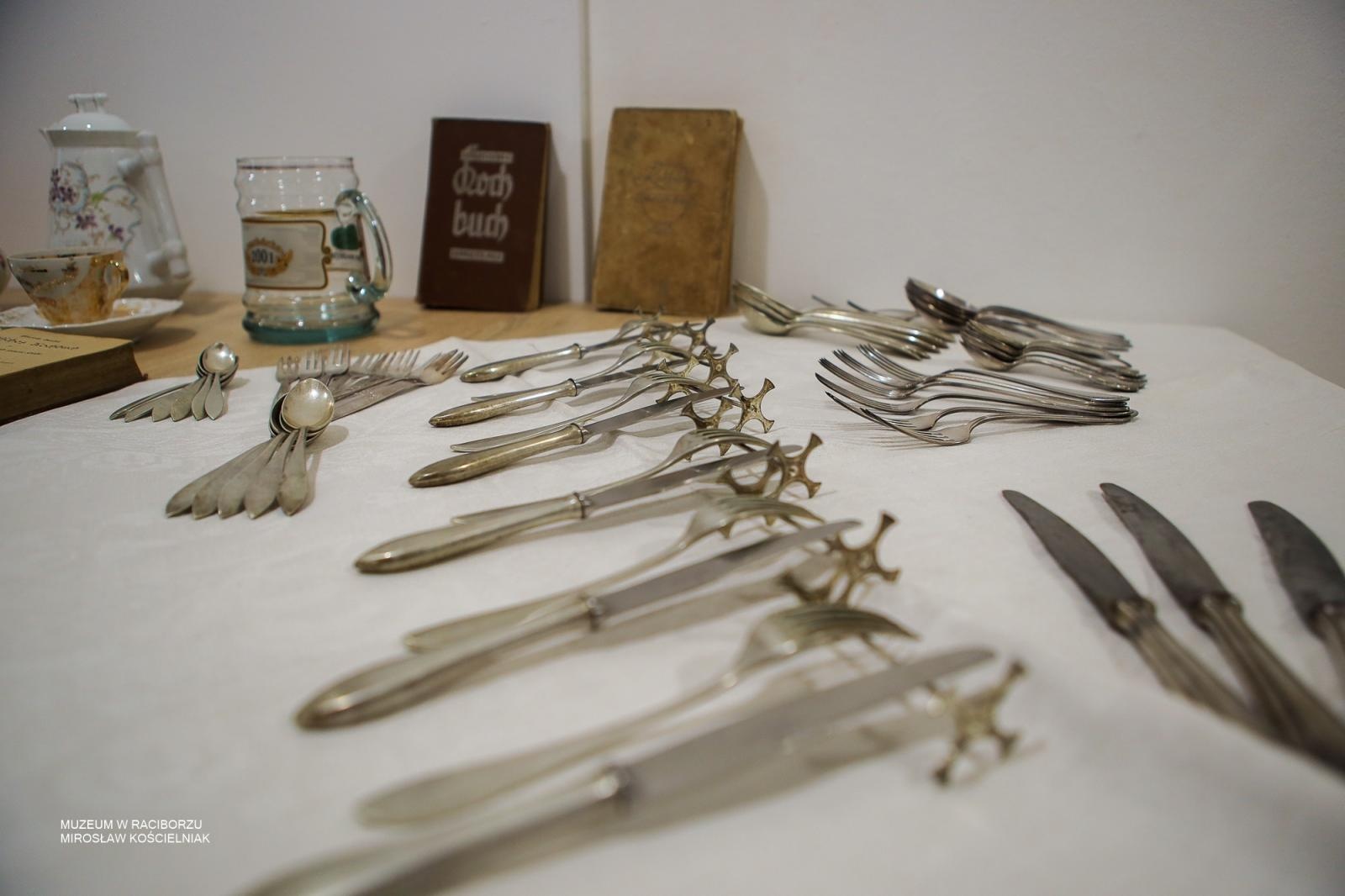 Zdjęcie w galerii na portalu naszraciborz.pl: Wokół stołu – czwartkowe spotkanie w Muzeum w Raciborzu za nami wiadomości z regionu