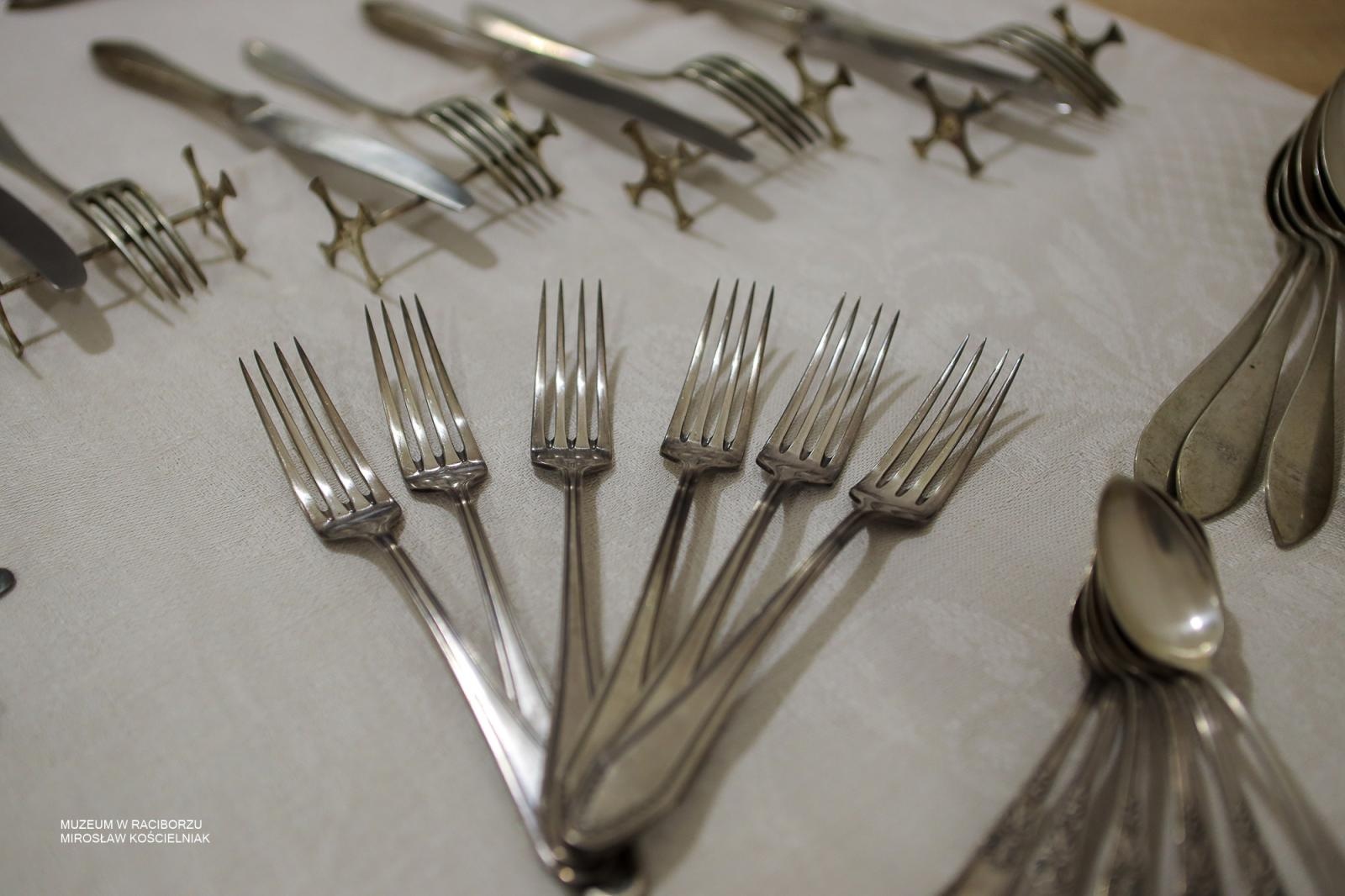 Zdjęcie w galerii na portalu naszraciborz.pl: Wokół stołu – czwartkowe spotkanie w Muzeum w Raciborzu za nami wiadomości z regionu