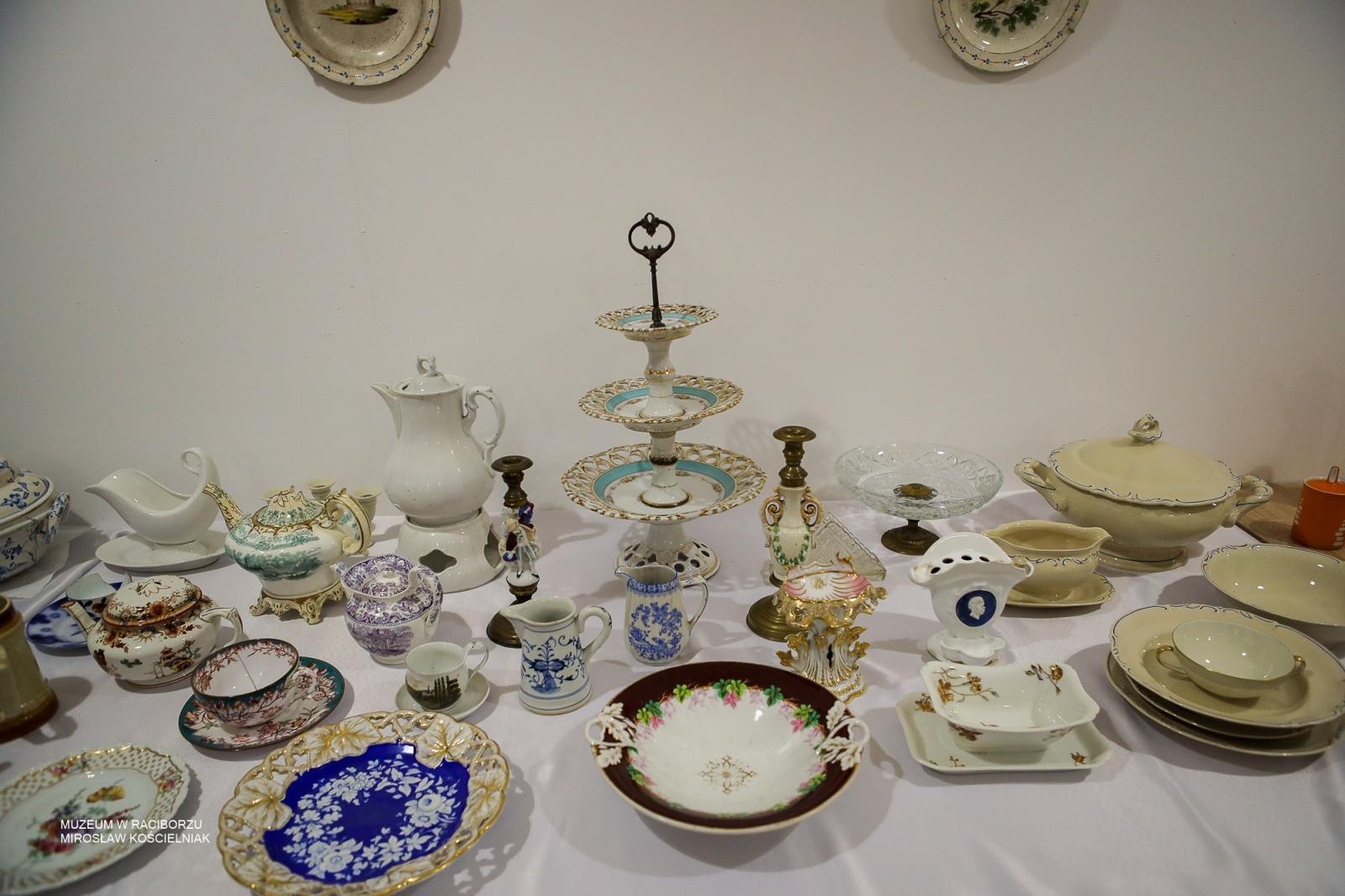 Zdjęcie w galerii na portalu naszraciborz.pl: Wokół stołu – czwartkowe spotkanie w Muzeum w Raciborzu za nami wiadomości z regionu