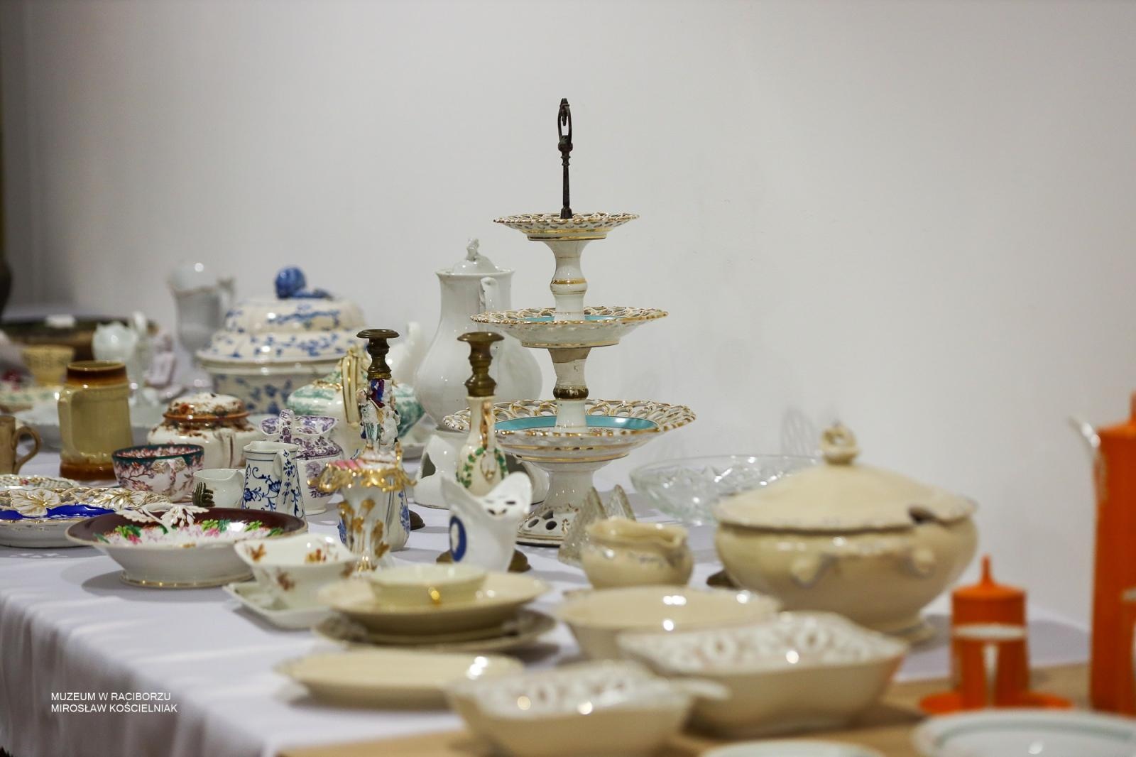 Zdjęcie w galerii na portalu naszraciborz.pl: Wokół stołu – czwartkowe spotkanie w Muzeum w Raciborzu za nami wiadomości z regionu