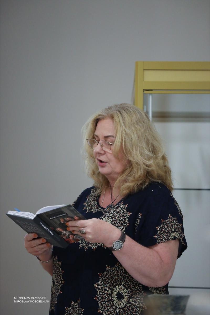 Zdjęcie w galerii na portalu naszraciborz.pl: Wokół stołu – czwartkowe spotkanie w Muzeum w Raciborzu za nami wiadomości z regionu