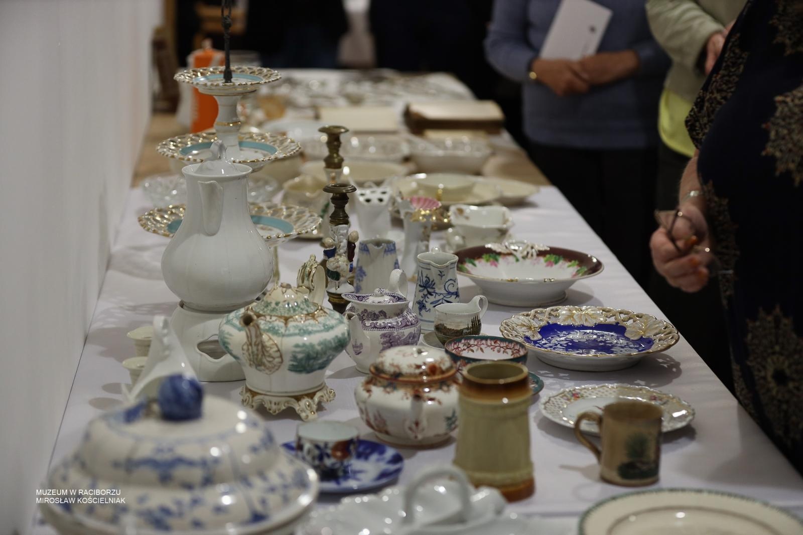 Zdjęcie w galerii na portalu naszraciborz.pl: Wokół stołu – czwartkowe spotkanie w Muzeum w Raciborzu za nami wiadomości z regionu