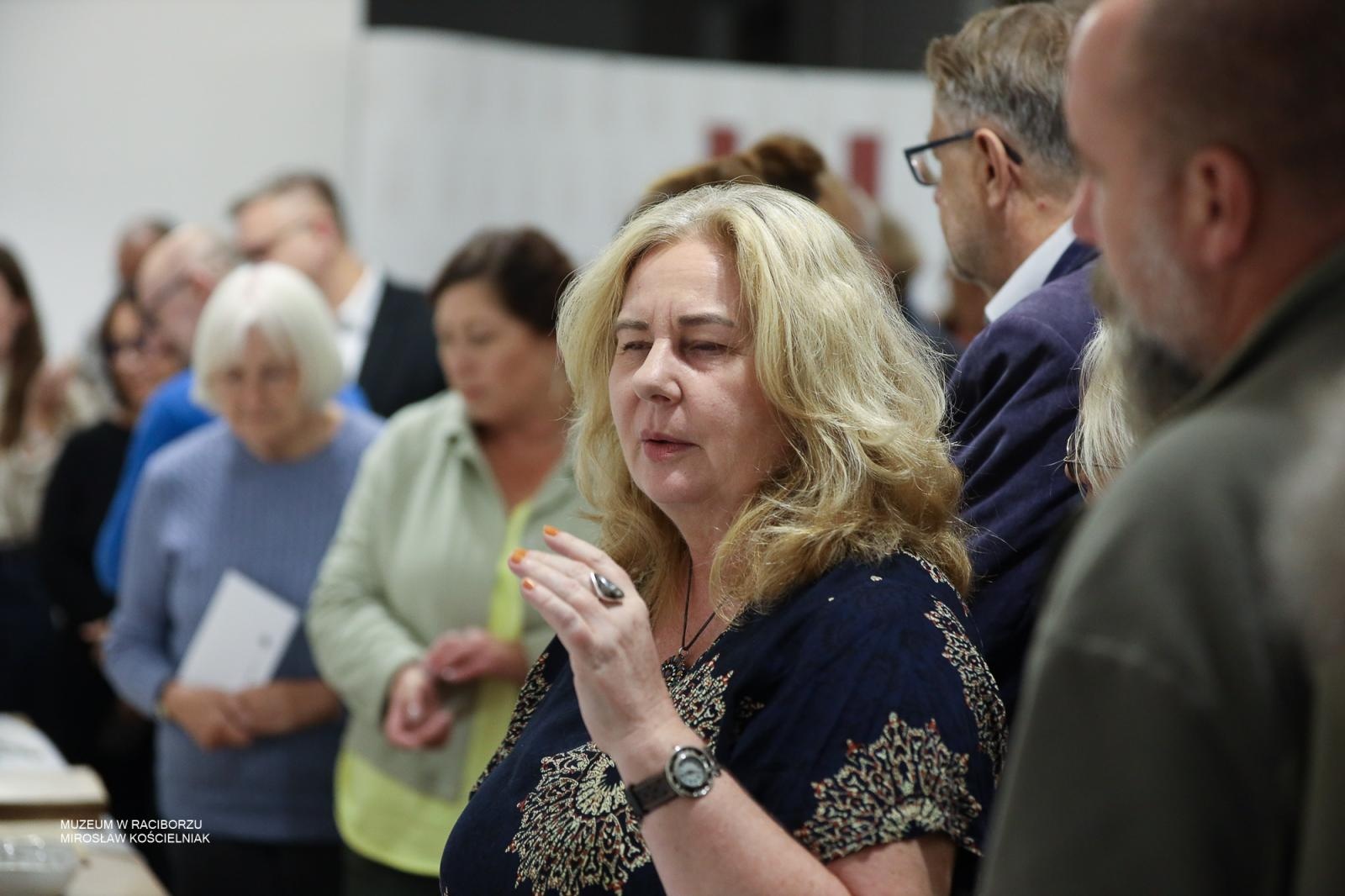 Zdjęcie w galerii na portalu naszraciborz.pl: Wokół stołu – czwartkowe spotkanie w Muzeum w Raciborzu za nami wiadomości z regionu