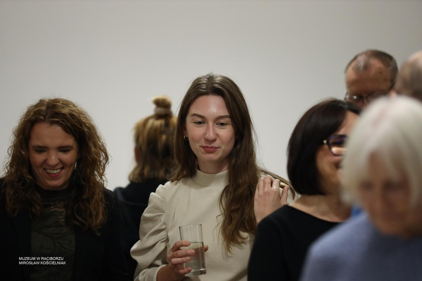 Zdjęcie w galerii na portalu naszraciborz.pl: Wokół stołu – czwartkowe spotkanie w Muzeum w Raciborzu za nami wiadomości z regionu