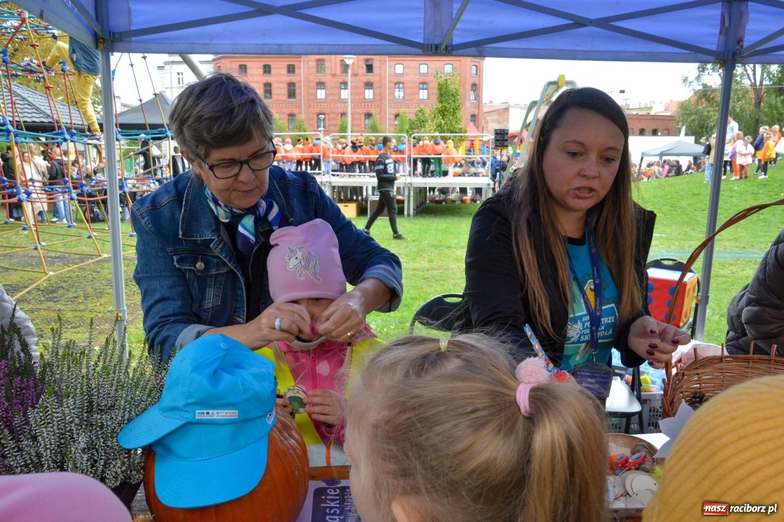 Zdjęcie w galerii na portalu naszraciborz.pl: W parku Jordanowskim trwa raciborskie święto dyni wiadomości z regionu