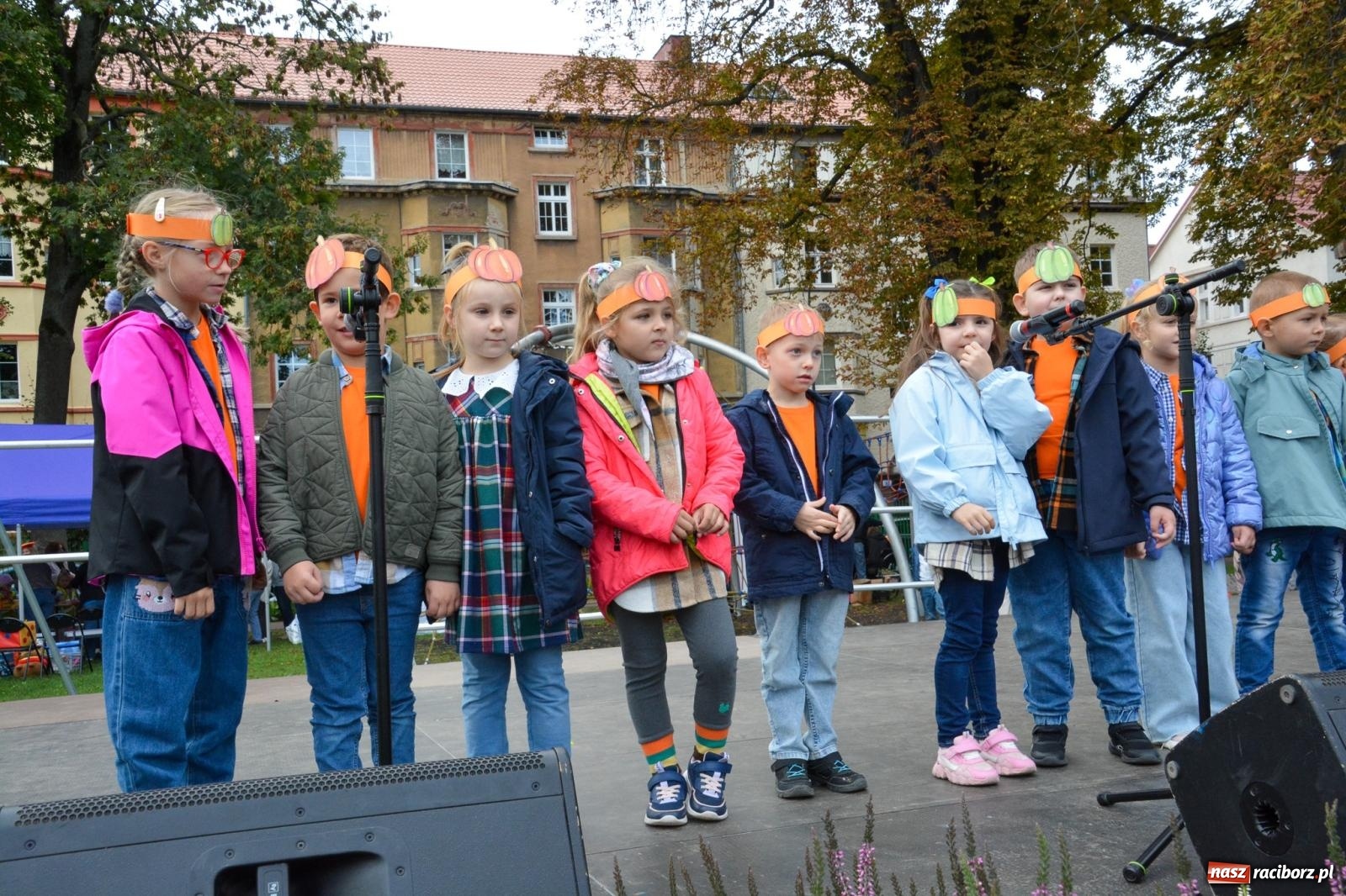 Zdjęcie w galerii na portalu naszraciborz.pl: W parku Jordanowskim trwa raciborskie święto dyni wiadomości z regionu