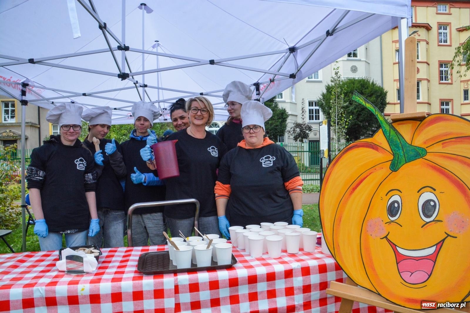 Zdjęcie w galerii na portalu naszraciborz.pl: W parku Jordanowskim trwa raciborskie święto dyni wiadomości z regionu