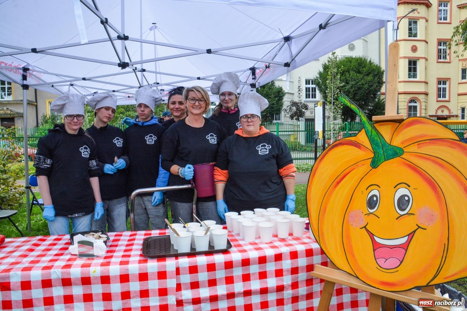 Zdjęcie w galerii na portalu naszraciborz.pl: W parku Jordanowskim trwa raciborskie święto dyni wiadomości z regionu