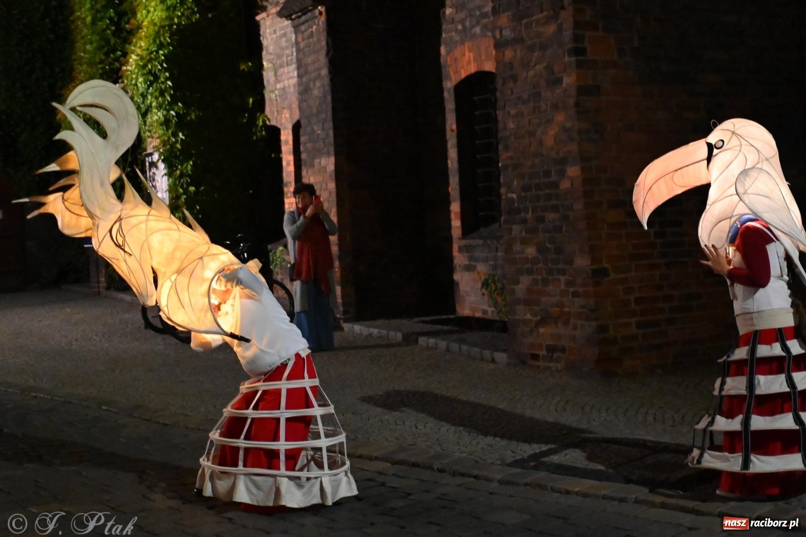 Zdjęcie w galerii na portalu naszraciborz.pl: Parada lampionów rozświetliła Racibórz [FOTO i WIDEO] wiadomości z regionu