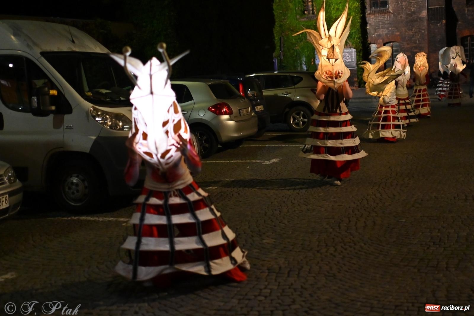 Zdjęcie w galerii na portalu naszraciborz.pl: Parada lampionów rozświetliła Racibórz [FOTO i WIDEO] wiadomości z regionu