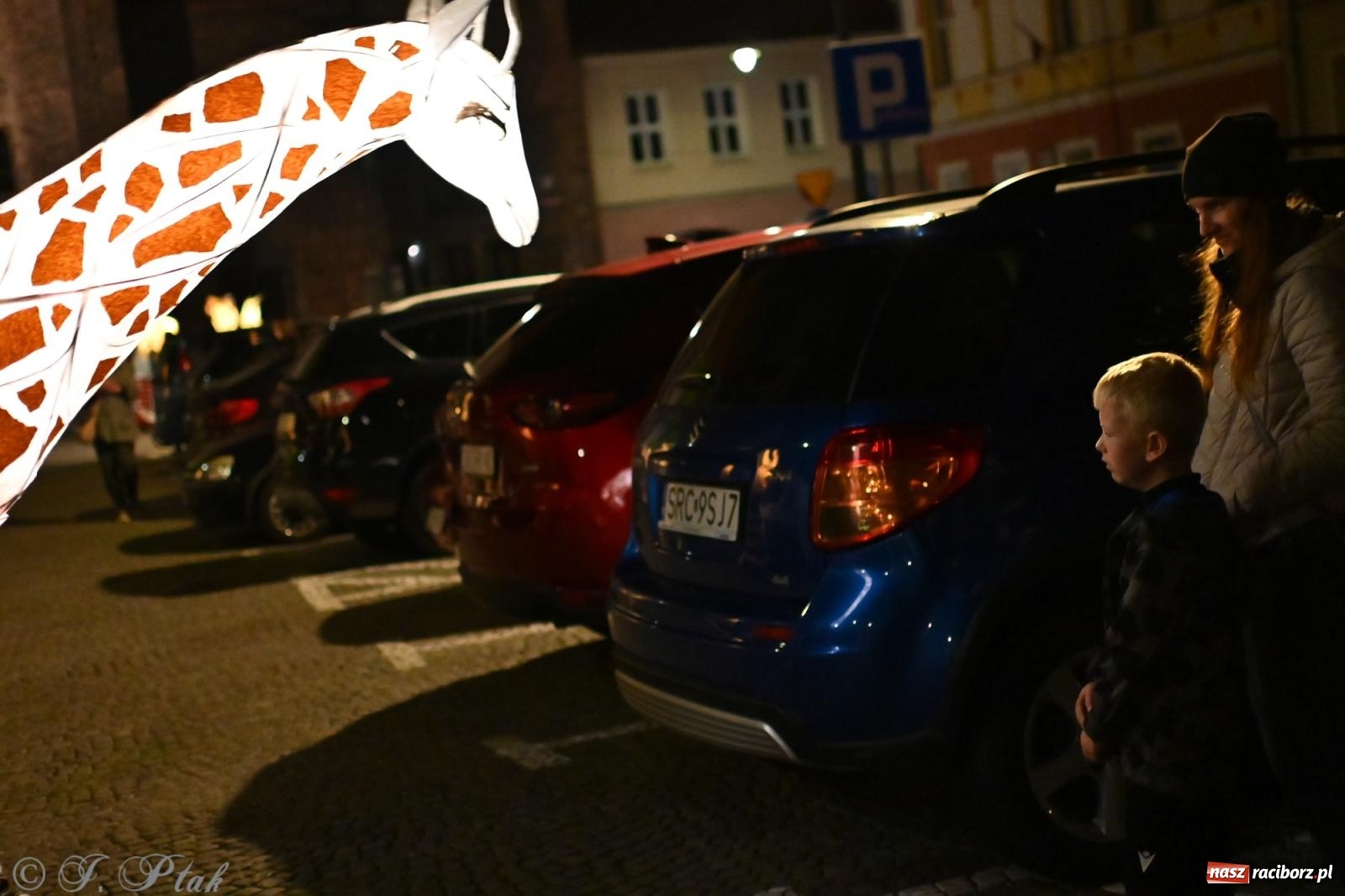 Zdjęcie w galerii na portalu naszraciborz.pl: Parada lampionów rozświetliła Racibórz [FOTO i WIDEO] wiadomości z regionu