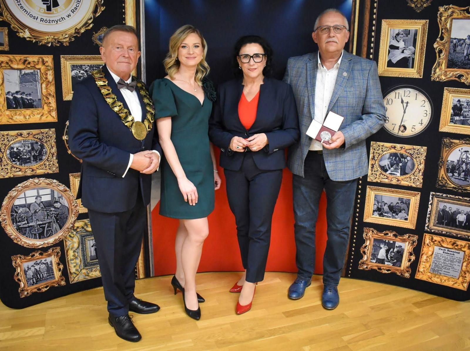 Zdjęcie w galerii na portalu naszraciborz.pl: Cech Rzemiosł Różnych w Raciborzu świętuje 80-lecie istnienia [FOTO] wiadomości z regionu