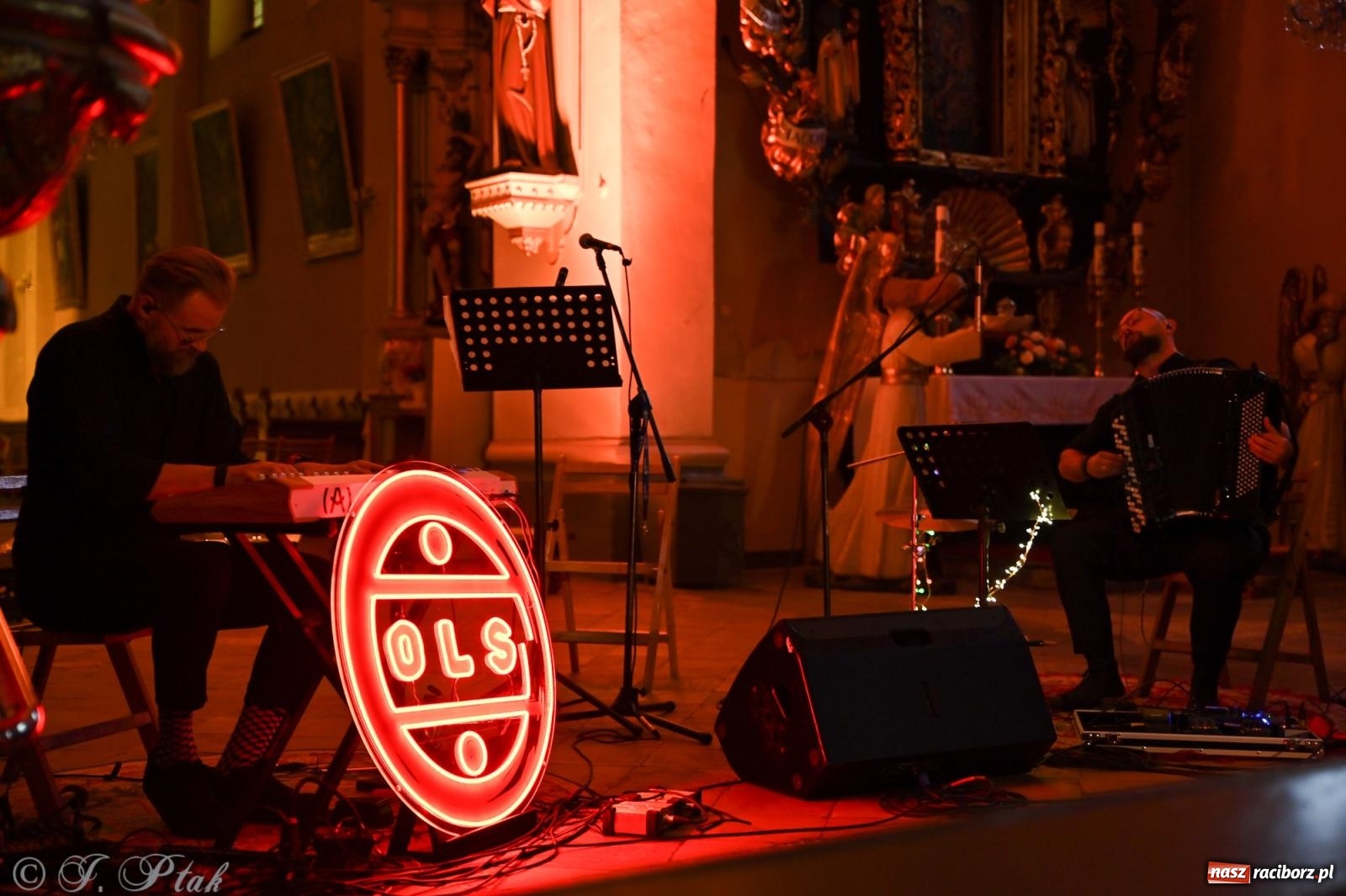 Zdjęcie w galerii na portalu naszraciborz.pl: OFF-ka na wysokich obrotach – drugi dzień festiwalu pełen artystycznych kontrastów [FOTO, WIDEO] wiadomości z regionu