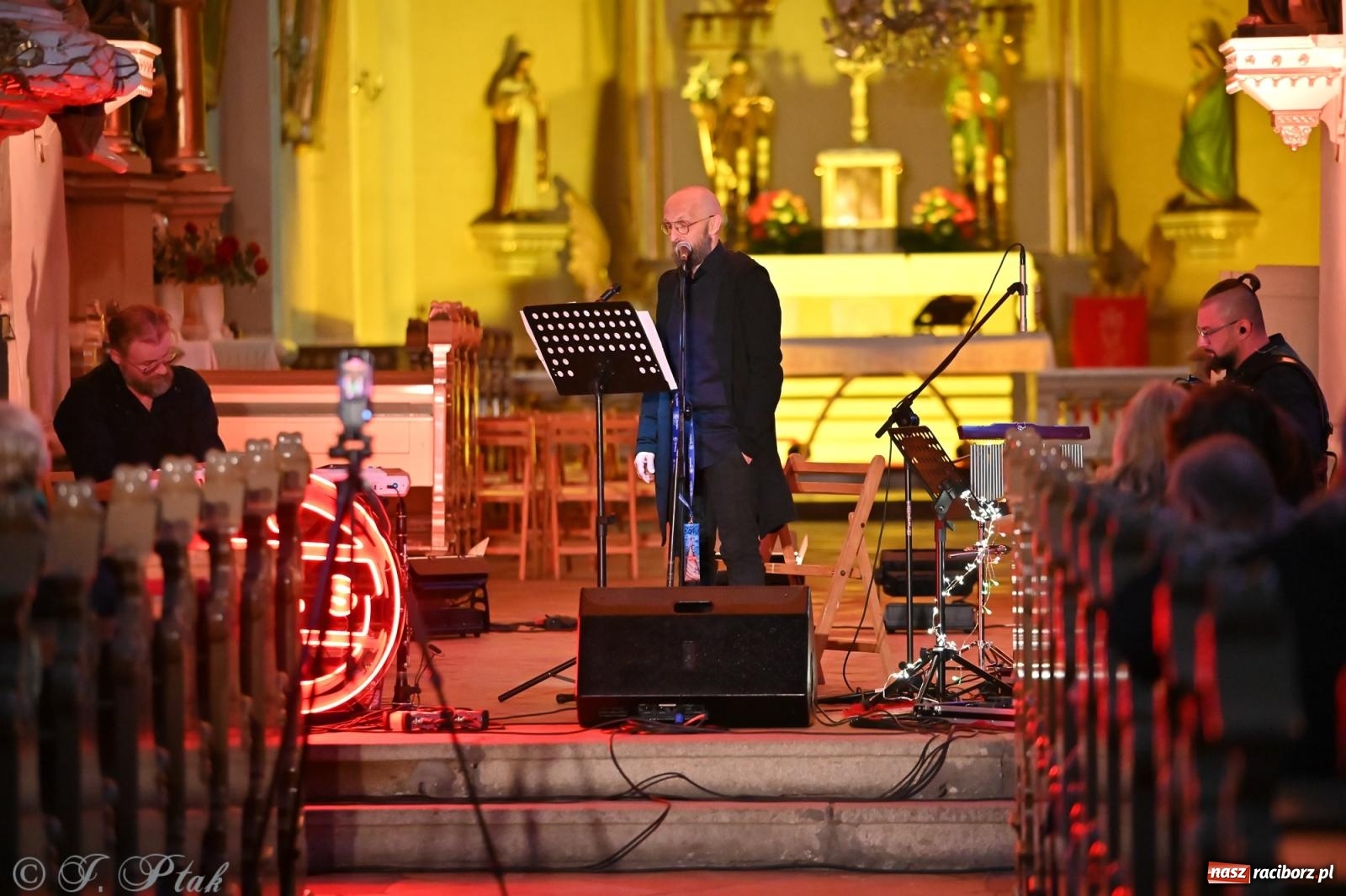 Zdjęcie w galerii na portalu naszraciborz.pl: OFF-ka na wysokich obrotach – drugi dzień festiwalu pełen artystycznych kontrastów [FOTO, WIDEO] wiadomości z regionu
