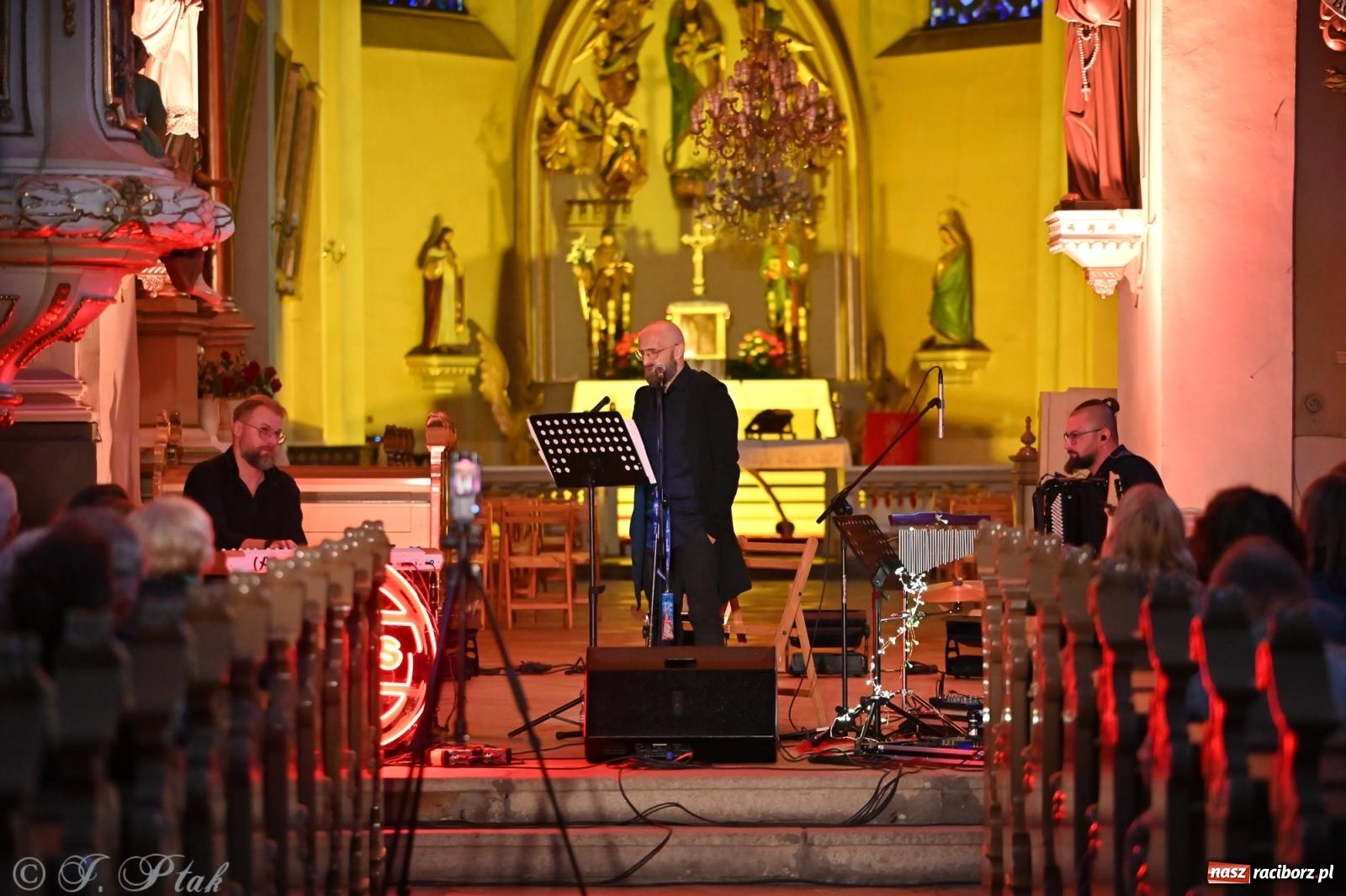 Zdjęcie w galerii na portalu naszraciborz.pl: OFF-ka na wysokich obrotach – drugi dzień festiwalu pełen artystycznych kontrastów [FOTO, WIDEO] wiadomości z regionu