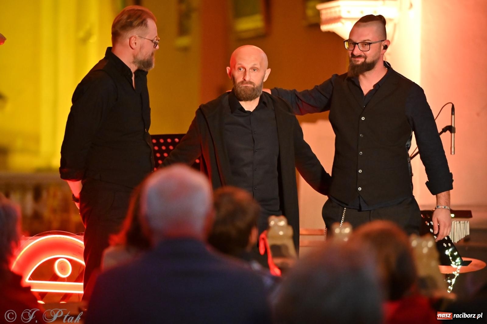 Zdjęcie w galerii na portalu naszraciborz.pl: OFF-ka na wysokich obrotach – drugi dzień festiwalu pełen artystycznych kontrastów [FOTO, WIDEO] wiadomości z regionu