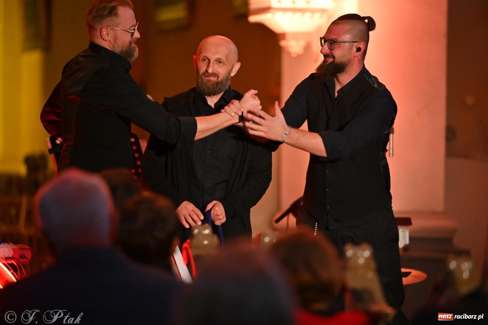 Zdjęcie w galerii na portalu naszraciborz.pl: OFF-ka na wysokich obrotach – drugi dzień festiwalu pełen artystycznych kontrastów [FOTO, WIDEO] wiadomości z regionu