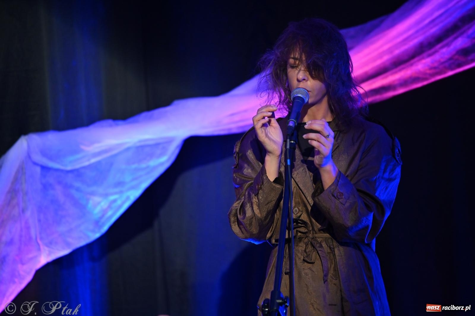 Zdjęcie w galerii na portalu naszraciborz.pl: OFF-ka na wysokich obrotach – drugi dzień festiwalu pełen artystycznych kontrastów [FOTO, WIDEO] wiadomości z regionu