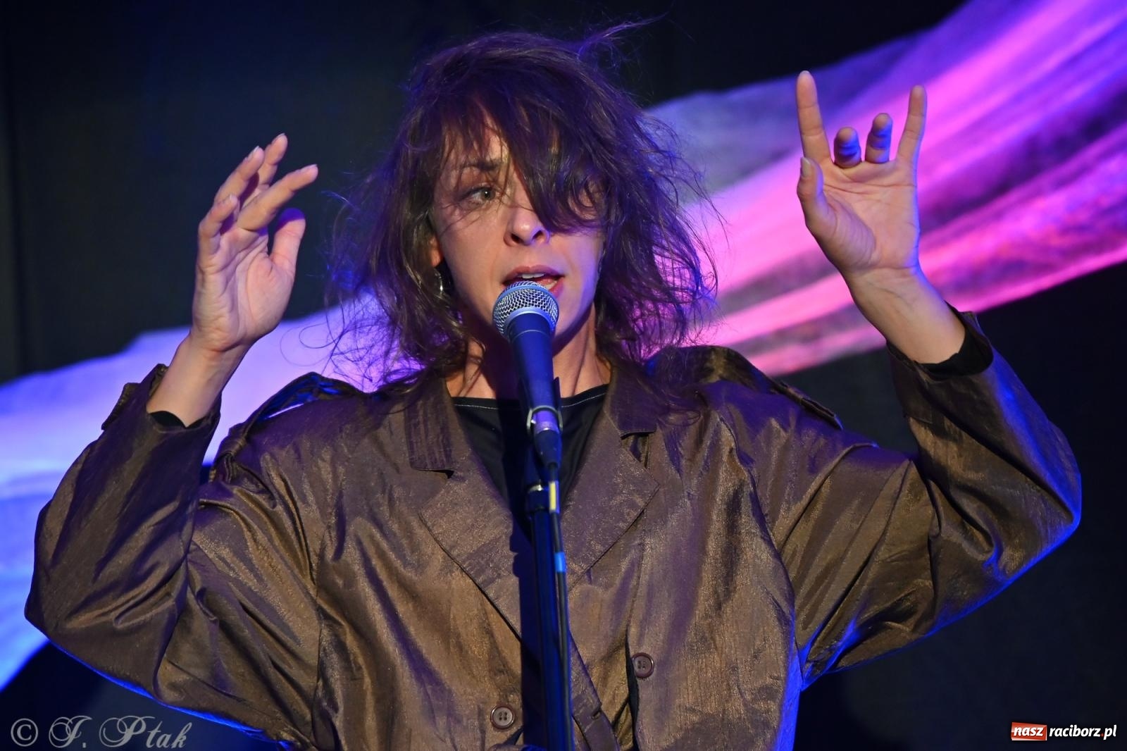 Zdjęcie w galerii na portalu naszraciborz.pl: OFF-ka na wysokich obrotach – drugi dzień festiwalu pełen artystycznych kontrastów [FOTO, WIDEO] wiadomości z regionu