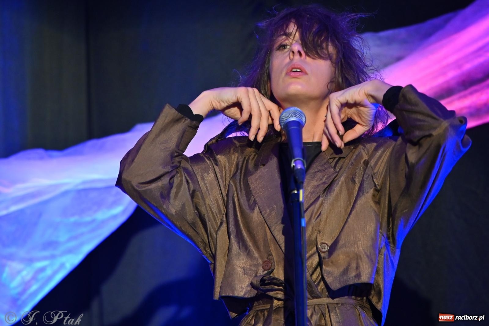 Zdjęcie w galerii na portalu naszraciborz.pl: OFF-ka na wysokich obrotach – drugi dzień festiwalu pełen artystycznych kontrastów [FOTO, WIDEO] wiadomości z regionu